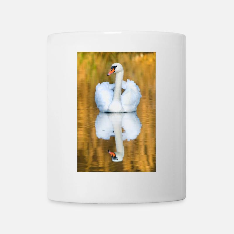 Schwanensee, Schwan im See mit Spiegelbild - Tasse - Weiß