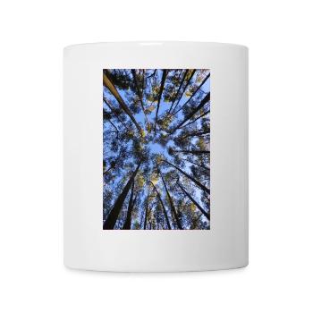 Entre le ciel et la cime des arbres – un regard vers le haut - Mug blanc - blanc - Devant