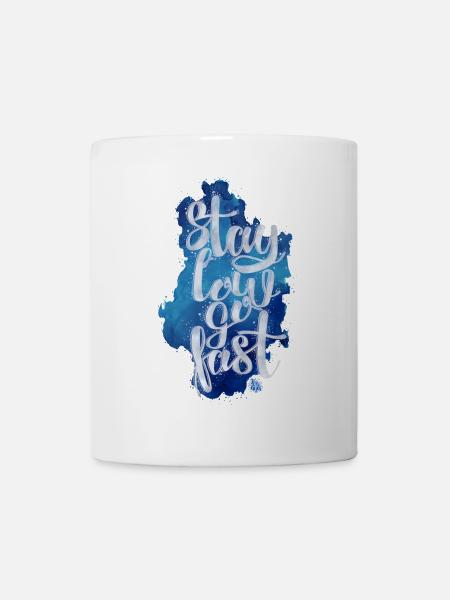 Bleiben Sie niedrig - Tasse - Weiß