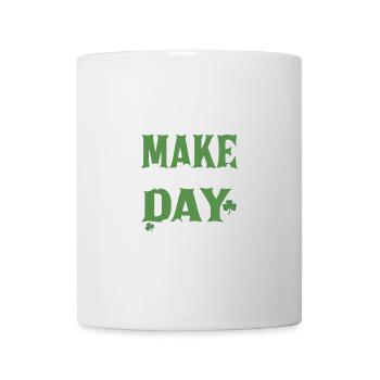 Smaragdgrüne Schätze machen den St. Patrick's Day magisch - Tasse - Weiß - Vorne