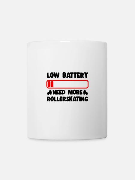 patineur à roulettes fête batterie faible besoin de plus de rouleau - Mug blanc - blanc