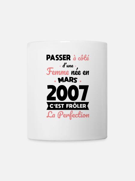 Anniversaire 18 ans - Née en Mars 2007 - Mug blanc - blanc