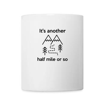 Es ist eine weitere halbe Meile oder so Bergwandern - Tasse - Weiß - Vorne
