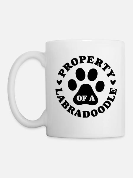 Eigentum eines Labradoodles - Tasse - Weiß