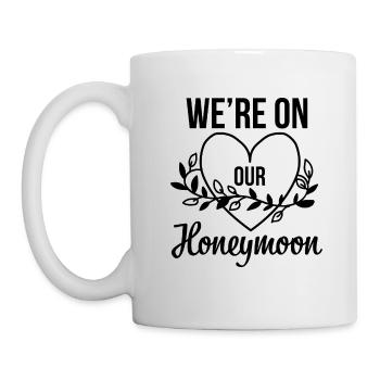 We`re on our Honeymoon Geschenk - Tasse - Weiß - Links
