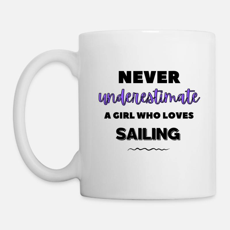 Ne sous-estimez jamais une fille qui aime la voile - Mug blanc - blanc