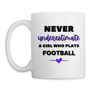 Unterschätzen Sie niemals ein Mädchen, das Fußball spielt - Tasse - Weiß - Links