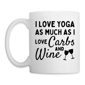 Ich liebe Yoga genauso wie Kohlenhydrate und Wein. - Tasse - Weiß - Links