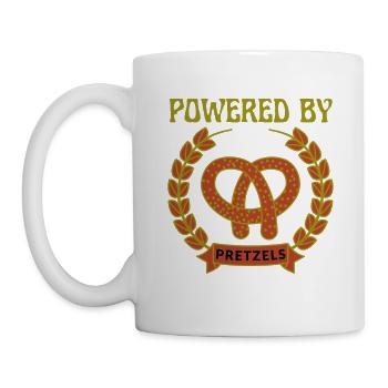 Powered By Brezeln, National Pretzel Day - Tasse - Weiß - Links