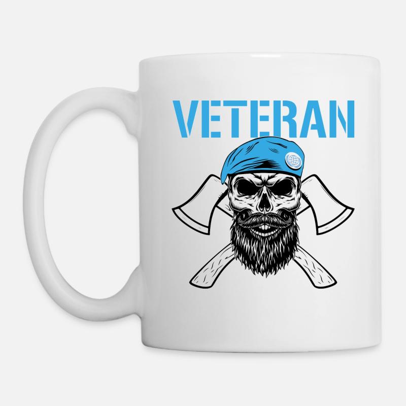 Vétéran - Crâne avec bérets bleus et haches - Mug blanc - blanc