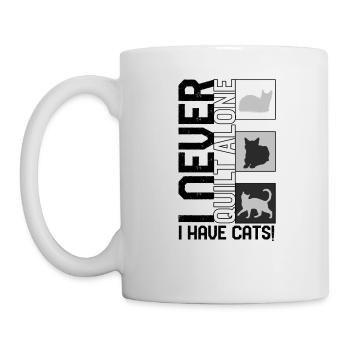 Chemise matelassée, je ne couds jamais seule j’ai des chats, - Mug blanc - blanc - Gauche