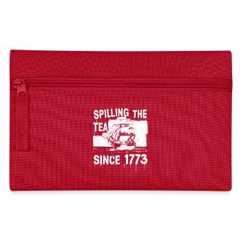 Tee verschütten seit 1773 – Humorvolle Geschichte - Federtasche - Rot - Vorne