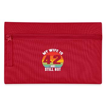 Ma femme a 42 ans et elle a encore chaud, j’adore ma jolie femme - Trousse - rouge - Devant