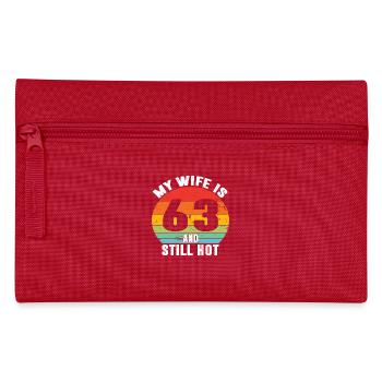 Ma femme a 63 ans et est toujours chaude, j’adore ma jolie femme - Trousse - rouge - Devant
