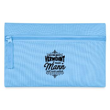 Verwöhnt? Mein Mann liebt mich! - Geschenk - Federtasche - Hellblau - Vorne