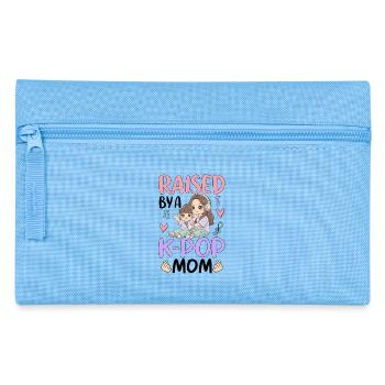 Raised By A K-Pop Mom - Federtasche - Hellblau - Vorne