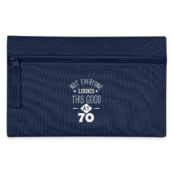 Nicht jeder - sieht bei 70 Jahre altem Geschenk genauso gut aus - Federtasche - Hellblau - Vorne