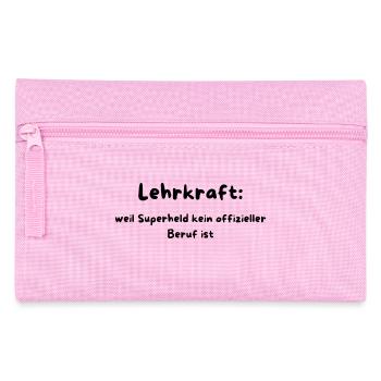 Lehrkraft. Kein Cape. Kein Ruhm. Nur Realität - Federtasche - Rosa - Vorne