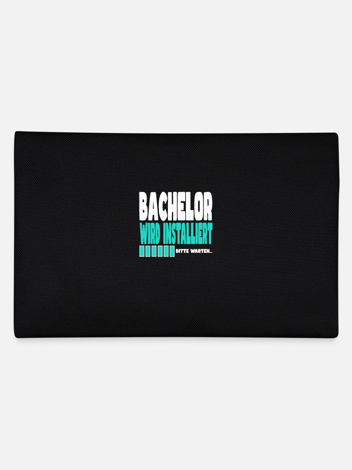 Bachelor wird installiert - Federtasche - Schwarz - Hinten
