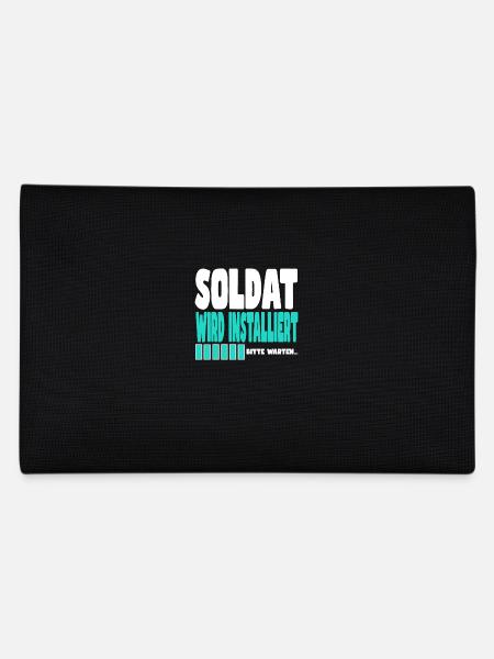 Soldat wird installiert - Federtasche - Schwarz - Hinten
