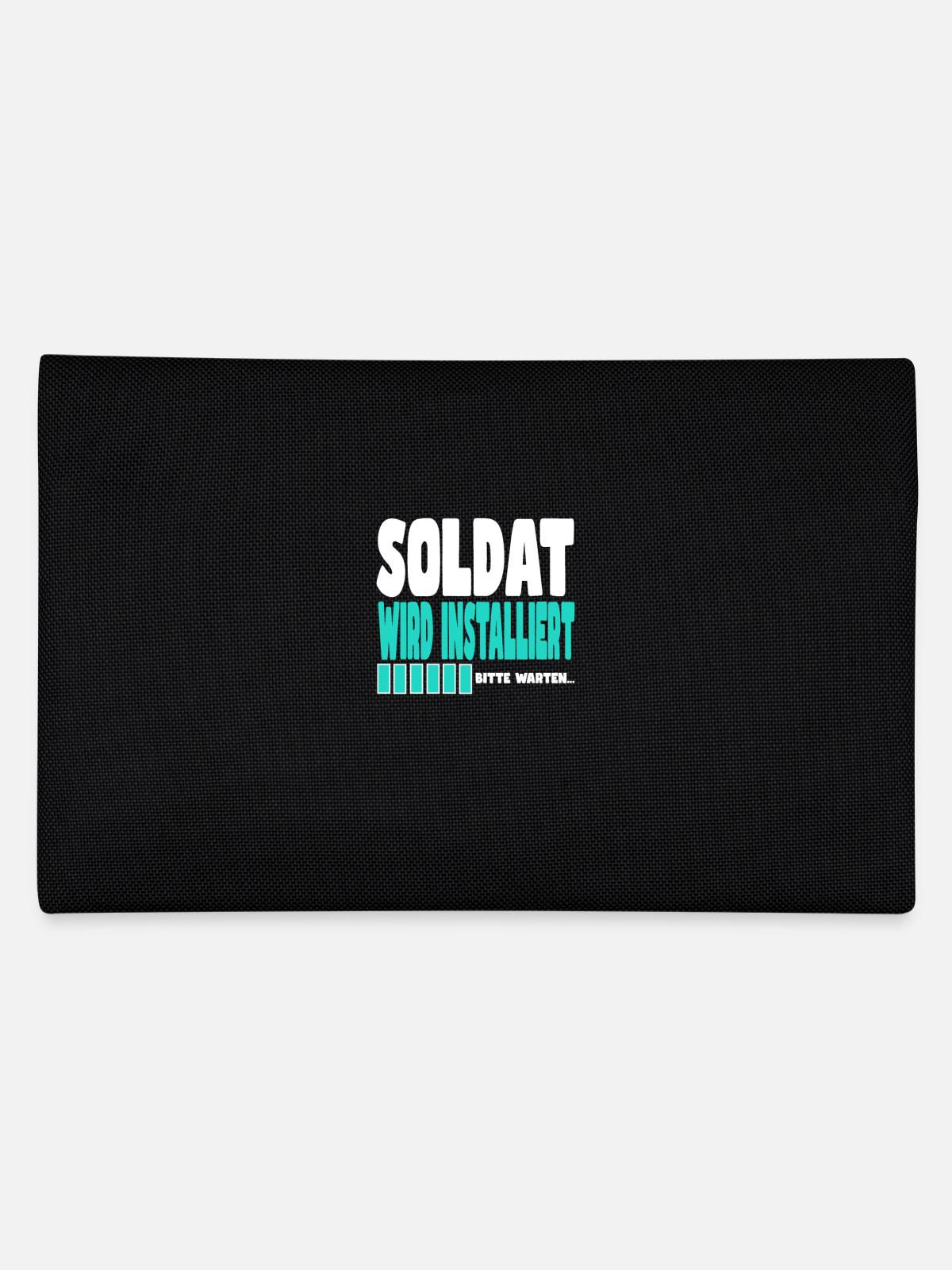 Soldat wird installiert - Federtasche - Schwarz - Hinten
