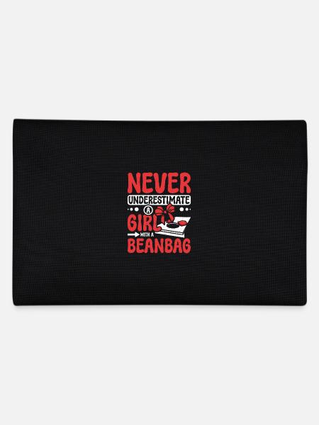 Never underestimate a girl with a beanbag cornhole - Federtasche - Schwarz - Hinten