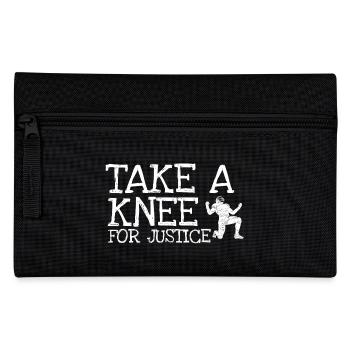 Take A Knee I Am With Kap Shirt For Justice - Federtasche - Schwarz - Vorne
