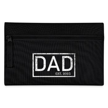 Dad est.2025 - Federtasche - Schwarz - Vorne