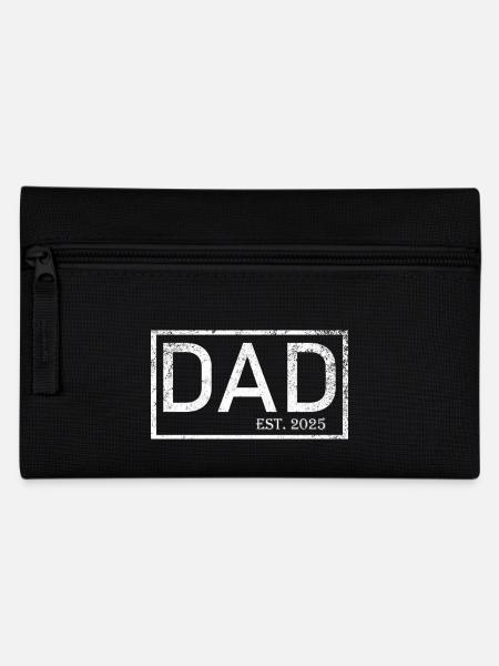 Dad est.2025 - Federtasche - Schwarz