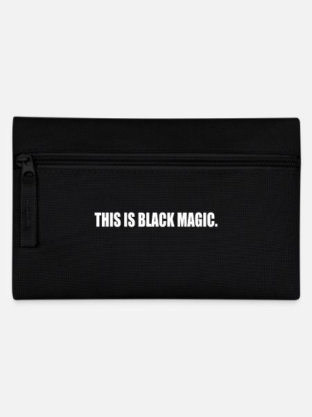 this is black magic - Federtasche - Schwarz