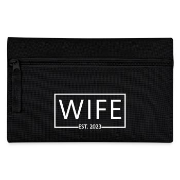 Ehefrau Est. 2023 Verlobung Brautdusche Hochzeit - Federtasche - Schwarz - Vorne