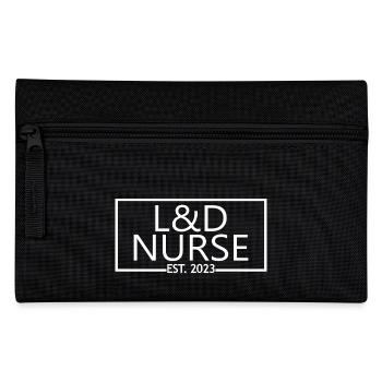 L & D Krankenschwester Est. 2023 Diplom-Krankenpflegeschüler - Federtasche - Schwarz - Vorne