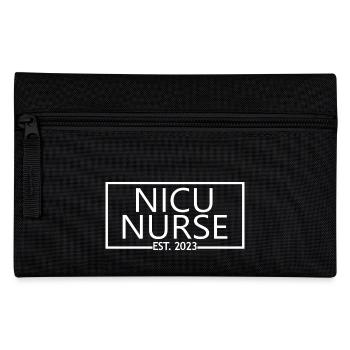 NICU Nurse Est. 2023 Neonatal Intensivpflege - Federtasche - Schwarz - Vorne
