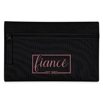 Verlobte Est. 2023 Verlobungsgeschenk Hochzeit des Bräutigams - Federtasche - Schwarz - Vorne