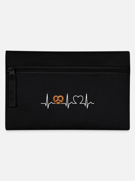 EKG Kurve - Herzkurve - Puls - Essen - Brezel - Federtasche - Schwarz