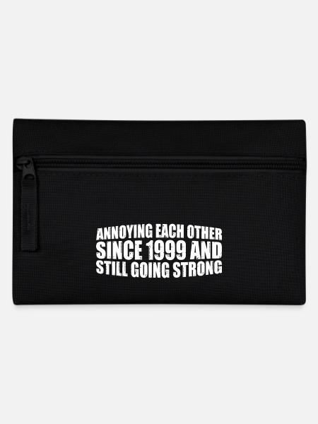 Annoying Each Other Since 1999 4 - Federtasche - Schwarz