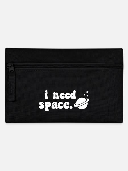 Ich brauche Weltraum Kosmisches Saturn-Design - Federtasche - Schwarz