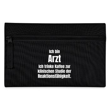 Arzt trinkt Kaffee - Federtasche - Schwarz - Vorne