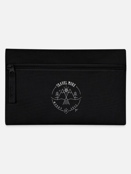 Travel More Worry Less - Shirt - Federtasche - Schwarz