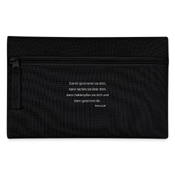 Mahatma Gandhi - Federtasche - Schwarz - Vorne