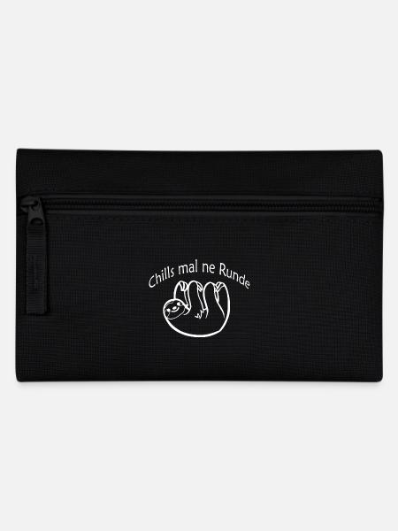 Chills mal ne Runde mit dem Faultier, Geschenkidee - Federtasche - Schwarz