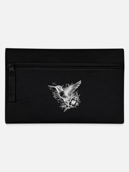 Tattoo Style Kolibri fliegend zwischen Blumen - Federtasche - Schwarz