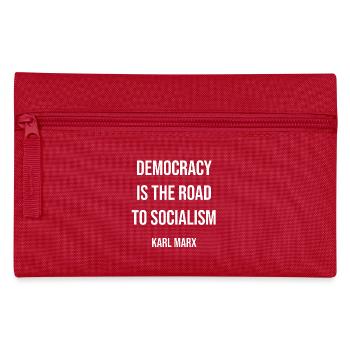 Demokratie vs. Sozialismus Karl Marx Zitat Tee - Federtasche - Rot - Vorne