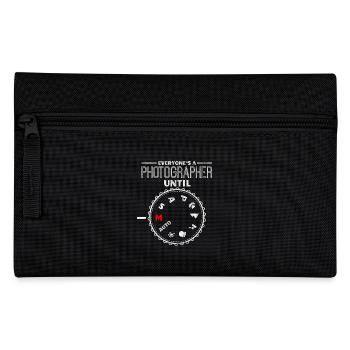 Shirt für Fotograf als - Jeder ist Fotograf bis M - Federtasche - Schwarz - Vorne