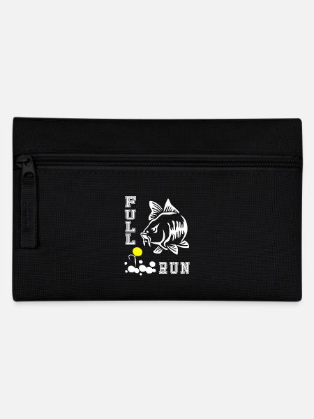 FULLRUN Karpfenangler Karpfen carp Angeln Geschenk - Federtasche - Schwarz
