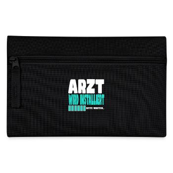 Arzt wird installiert - Federtasche - Schwarz - Vorne