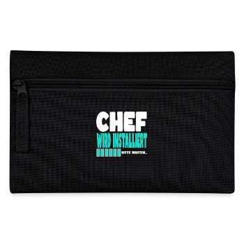 Chef wird installiert - Federtasche - Schwarz - Vorne