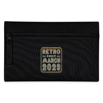 Geburtstag März 2023 Retro Geschenk - Federtasche - Schwarz - Vorne