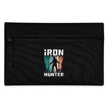 Dirty Fishing Iron Hunter - Federtasche - Schwarz - Vorne