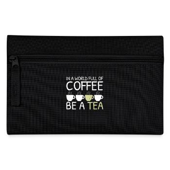 Tee Lustiges Geschenk in einer Welt voller Kaffee Sei ein Tee - Federtasche - Schwarz - Vorne